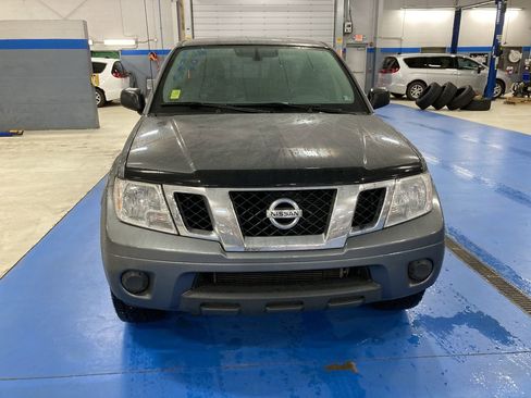 Used 2019 Nissan Frontier SV image 2