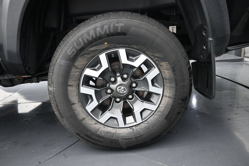 Used 2018 Toyota Tacoma TRD Off-Road w/ Technology Package AWD/4WD image 15
