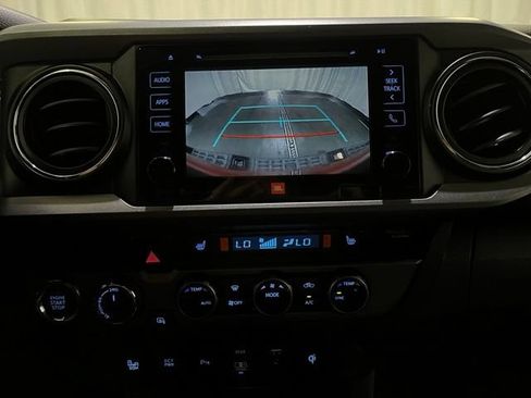 Certified 2018 Toyota Tacoma TRD Off-Road AWD/4WD image 18