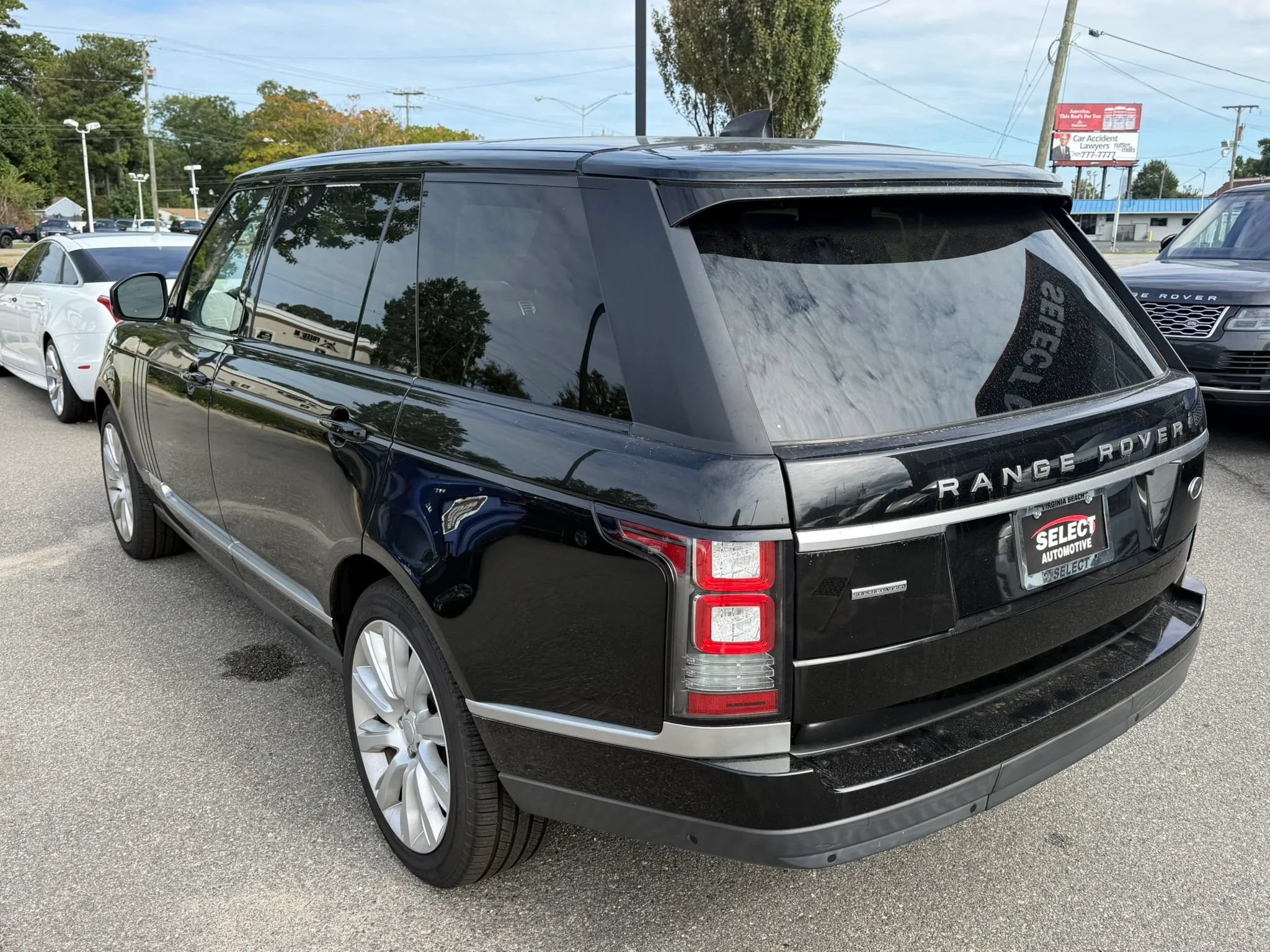 Used 2017 Land Rover Range Rover Long Wheelbase Supercharged AWD/4WD image 3
