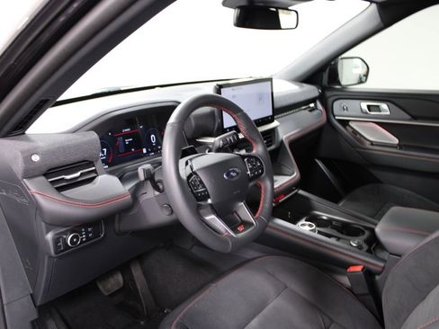 Used 2025 Ford Explorer ST image 26