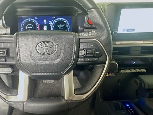 Used 2025 Toyota 4Runner TRD Off-Road AWD/4WD image 14