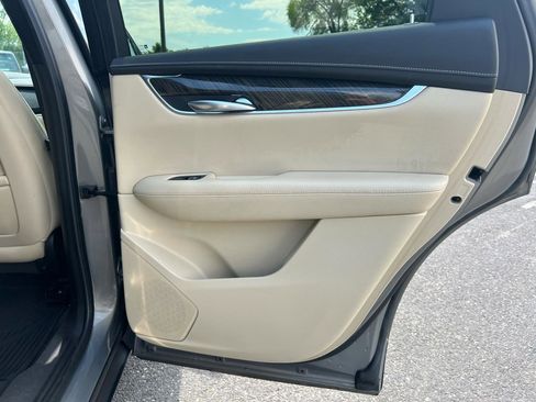 Used 2019 Cadillac XT5 AWD image 18