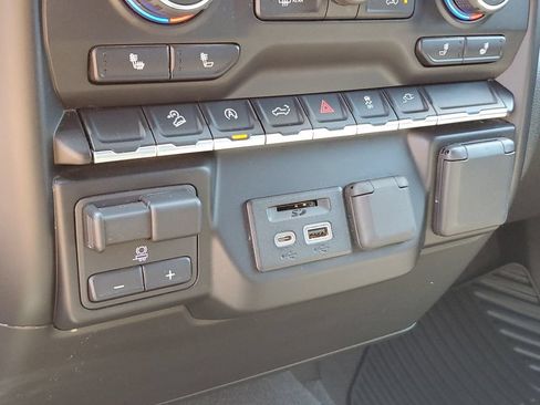 Used 2019 Chevrolet Silverado 1500 LT w/ All-Star Edition AWD/4WD image 26
