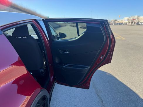 Used 2018 Toyota C-HR XLE image 31