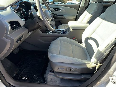 Used 2021 Chevrolet Traverse LT image 13
