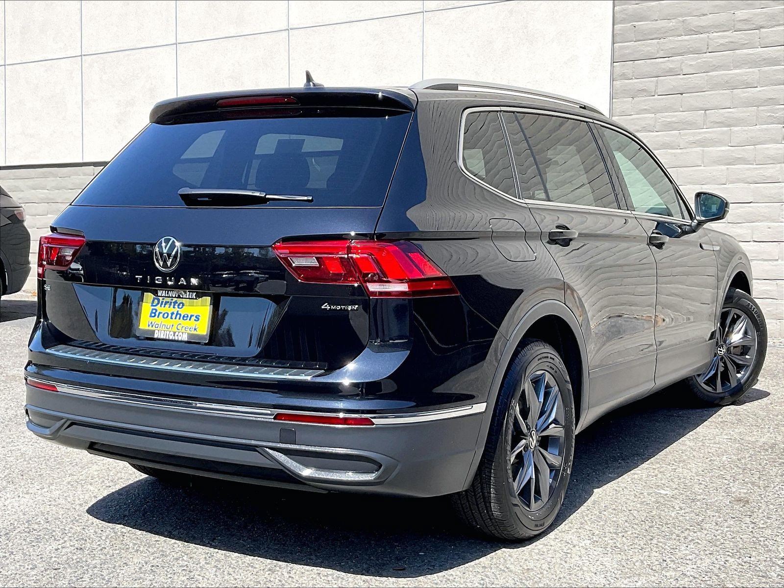 Certified 2024 Volkswagen Tiguan SE w/ Panoramic Sunroof Package AWD/4WD image 13