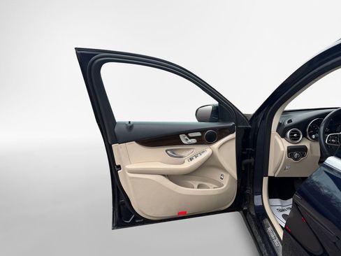 Used 2020 Mercedes-Benz GLC 300 4MATIC image 14