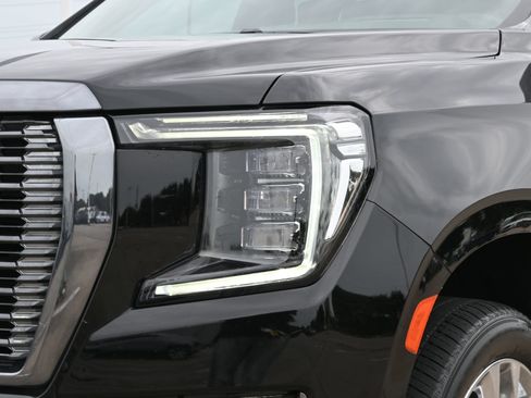 Used 2024 GMC Yukon XL Denali Ultimate AWD/4WD image 25