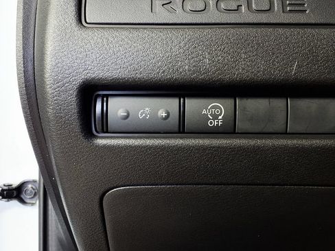 Used 2023 Nissan Rogue S FWD image 18