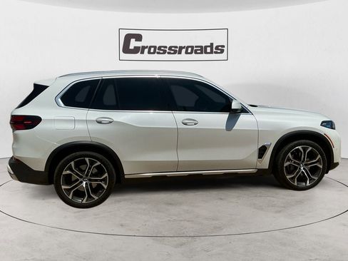 Used 2024 BMW X5 xDrive40i w/ Premium Package AWD/4WD image 6