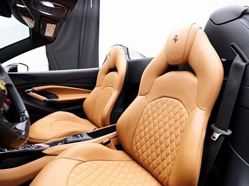 Used 2022 Ferrari F8 Tributo image 65