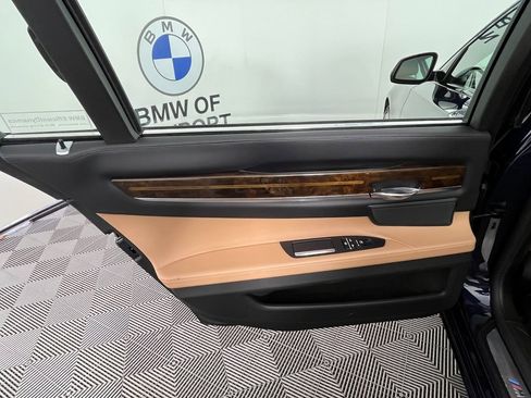 Used 2015 BMW 750Li xDrive image 24