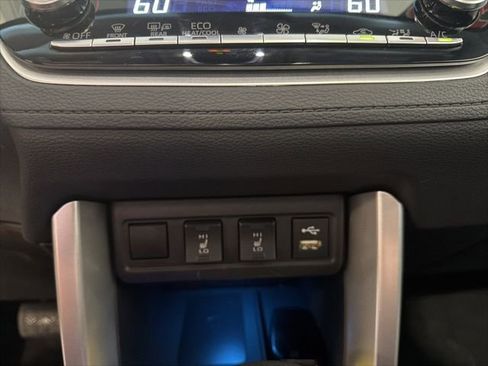 Used 2022 Toyota Corolla Cross XLE image 21