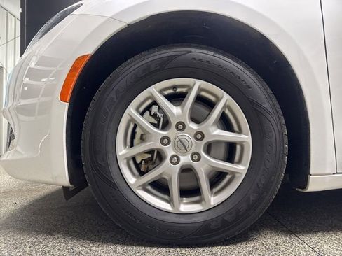 Used 2024 Chrysler Voyager LX image 3