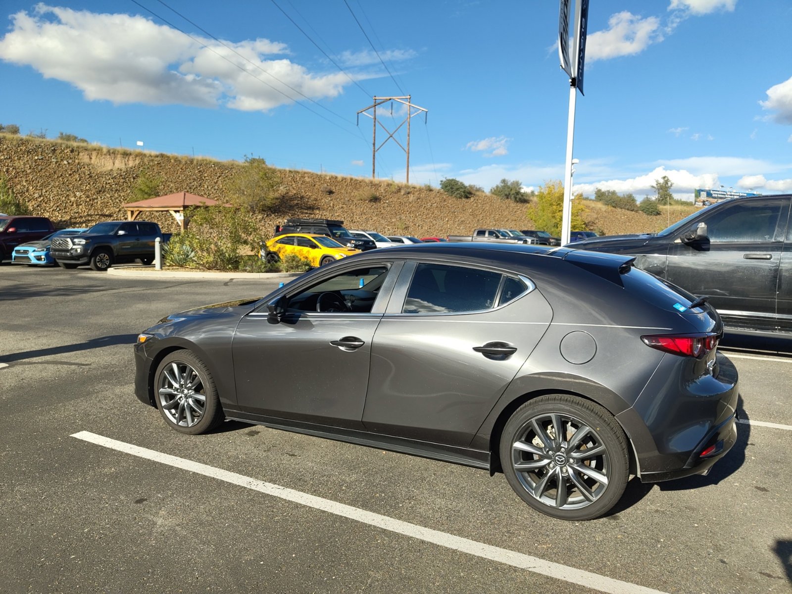 Used 2019 MAZDA MAZDA3 Hatchback FWD image 2