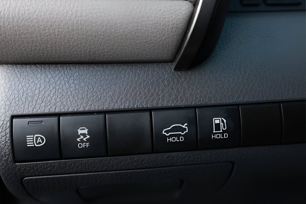 Used 2020 Toyota Camry SE w/ Convenience Package FWD image 30