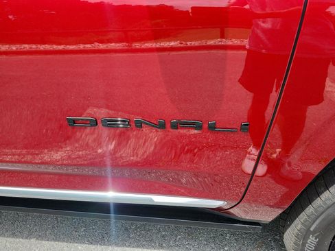 New 2026 GMC Yukon Denali w/ Denali Reserve Package AWD/4WD image 9