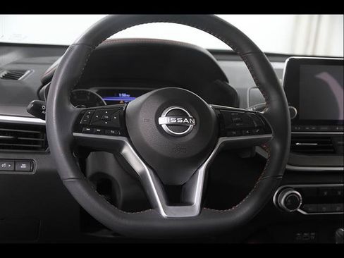 Used 2024 Nissan Altima 2.5 SR AWD/4WD image 7