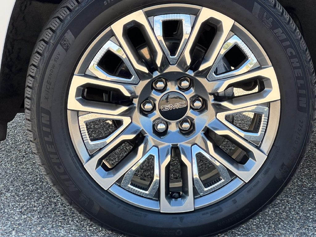Used 2023 GMC Yukon XL Denali Ultimate AWD/4WD image 9