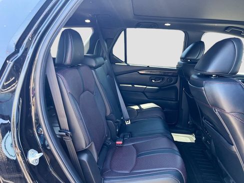 Used 2025 Honda Pilot Black Edition image 30