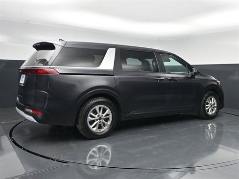 Used 2023 Kia Carnival LX FWD image 5