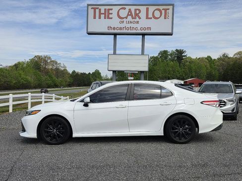 Used 2020 Toyota Camry LE image 2
