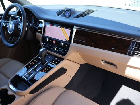 New 2026 Porsche Macan image 27