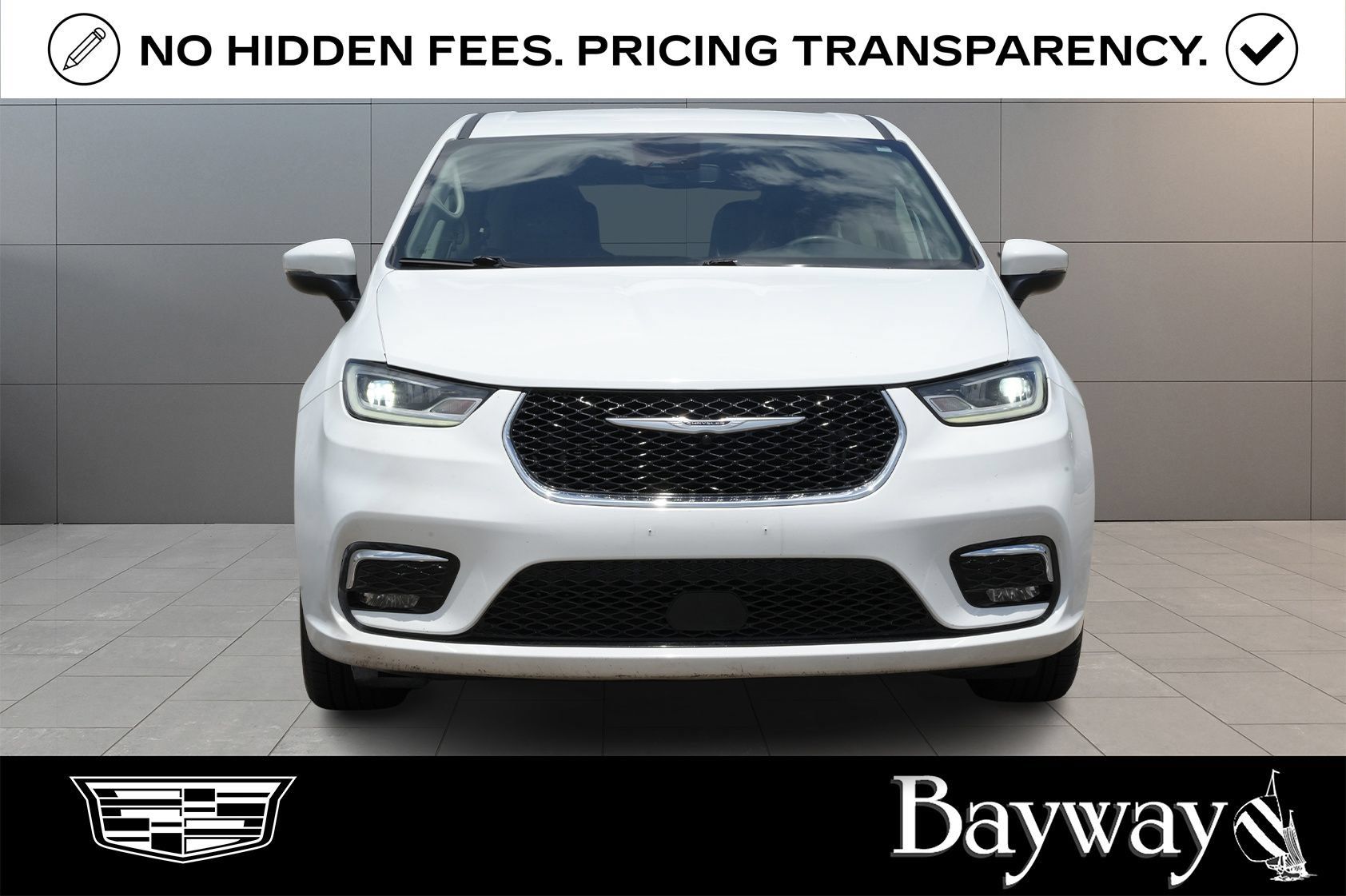 Used 2023 Chrysler Pacifica Touring-L FWD image 2