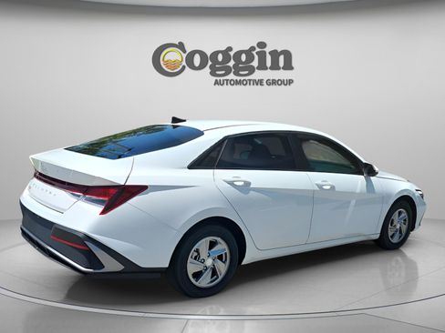 New 2026 Hyundai Elantra SE w/ Cargo Package FWD image 5
