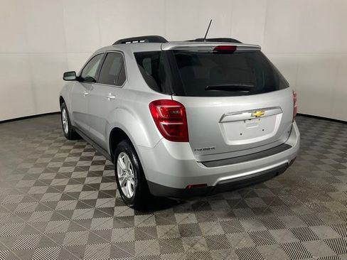 Used 2017 Chevrolet Equinox LT w/ Convenience Package image 4