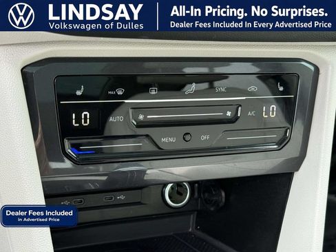 Used 2024 Volkswagen Tiguan SE w/ Panoramic Sunroof Package FWD image 19