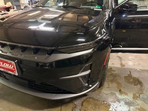 Used 2024 Jeep Wagoneer Launch Edition image 30