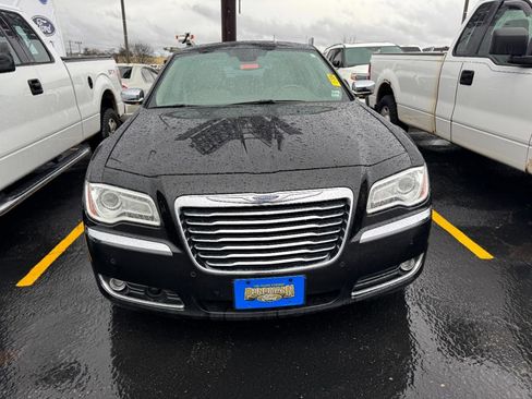 Used 2011 Chrysler 300 Limited w/ Luxury Group image 2