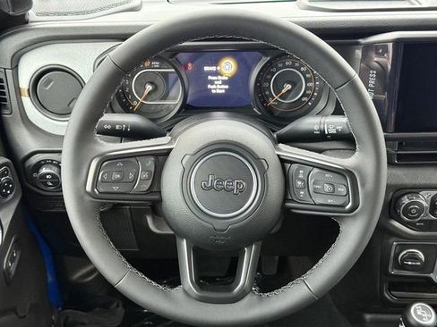 Used 2025 Jeep Gladiator Sport AWD/4WD image 12