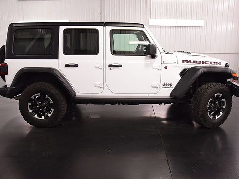 Used 2026 Jeep Wrangler Unlimited Rubicon AWD/4WD image 9