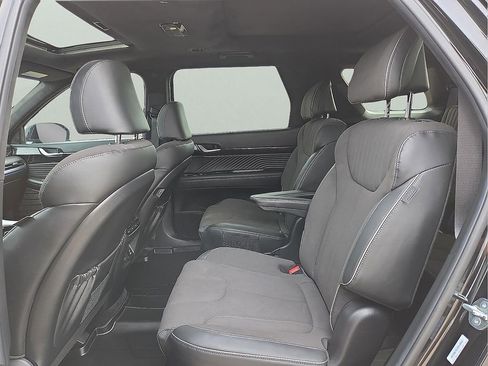 Used 2025 Hyundai Palisade Calligraphy image 13