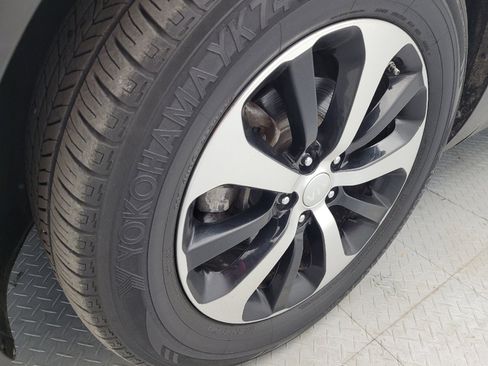 Used 2017 Kia Sorento EX w/ EX V6 Premium Package image 31