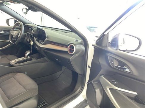 Used 2024 Chevrolet Trax RS image 36