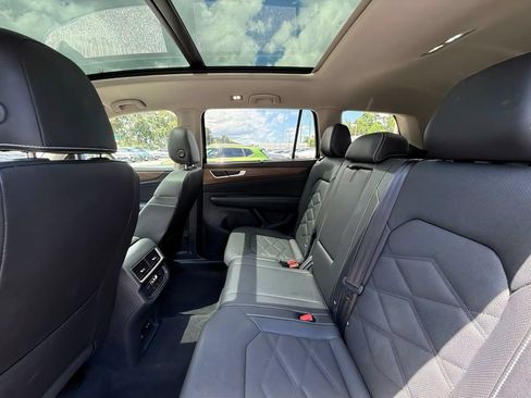 Used 2025 Volkswagen Atlas SE FWD image 16