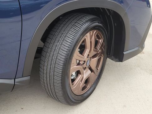 Certified 2025 Subaru Ascent Bronze Edition AWD/4WD image 7