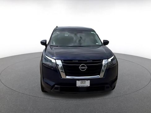 Used 2025 Nissan Pathfinder SV image 4