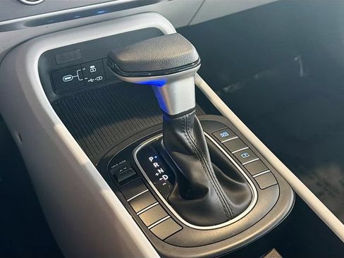 Certified 2025 Hyundai Kona SE FWD image 16