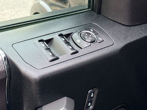 Used 2016 Ford F150 XLT w/ Equipment Group 302A Luxury image 8