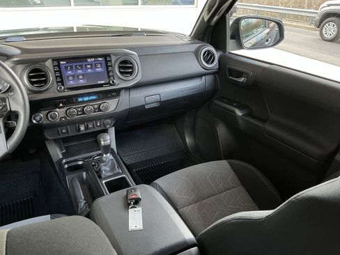 Certified 2023 Toyota Tacoma TRD Off-Road image 16