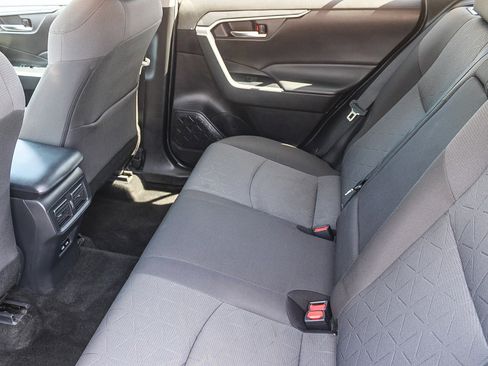 Used 2022 Toyota RAV4 XLE w/ Convenience Package image 19