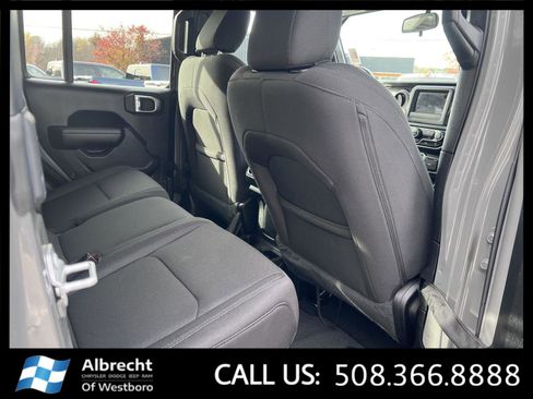 Used 2022 Jeep Gladiator Sport image 16