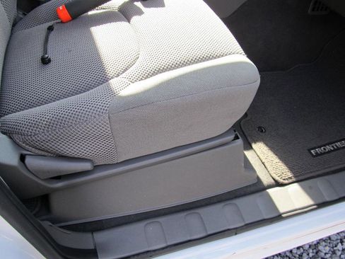 Used 2019 Nissan Frontier SV image 37