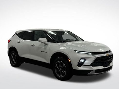 Used 2023 Chevrolet Blazer LT w/ Driver Confidence Package image 4