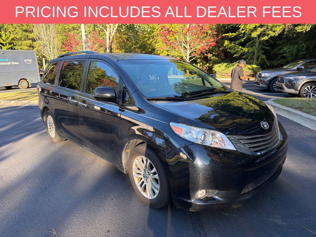 Used 2016 Toyota Sienna XLE Premium FWD image 1